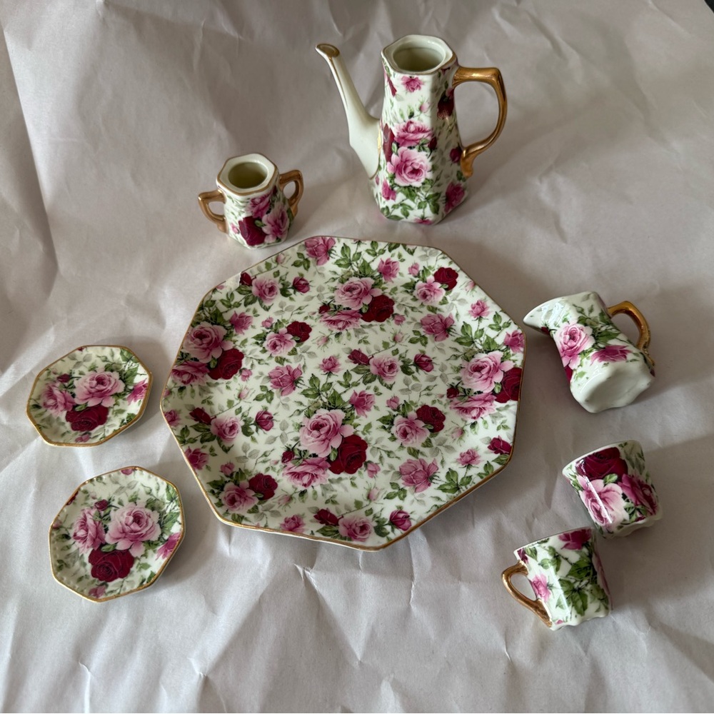 MINI TEA SET COLLECTIBLE
